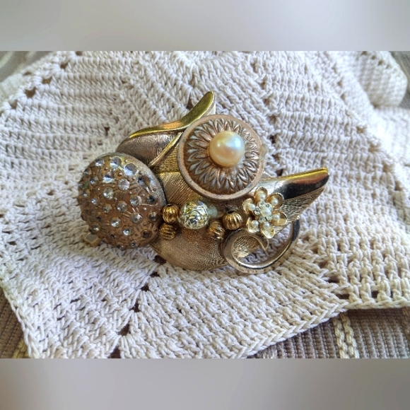 Vintage Gold Tone Broach Pin - Picture 1 of 6